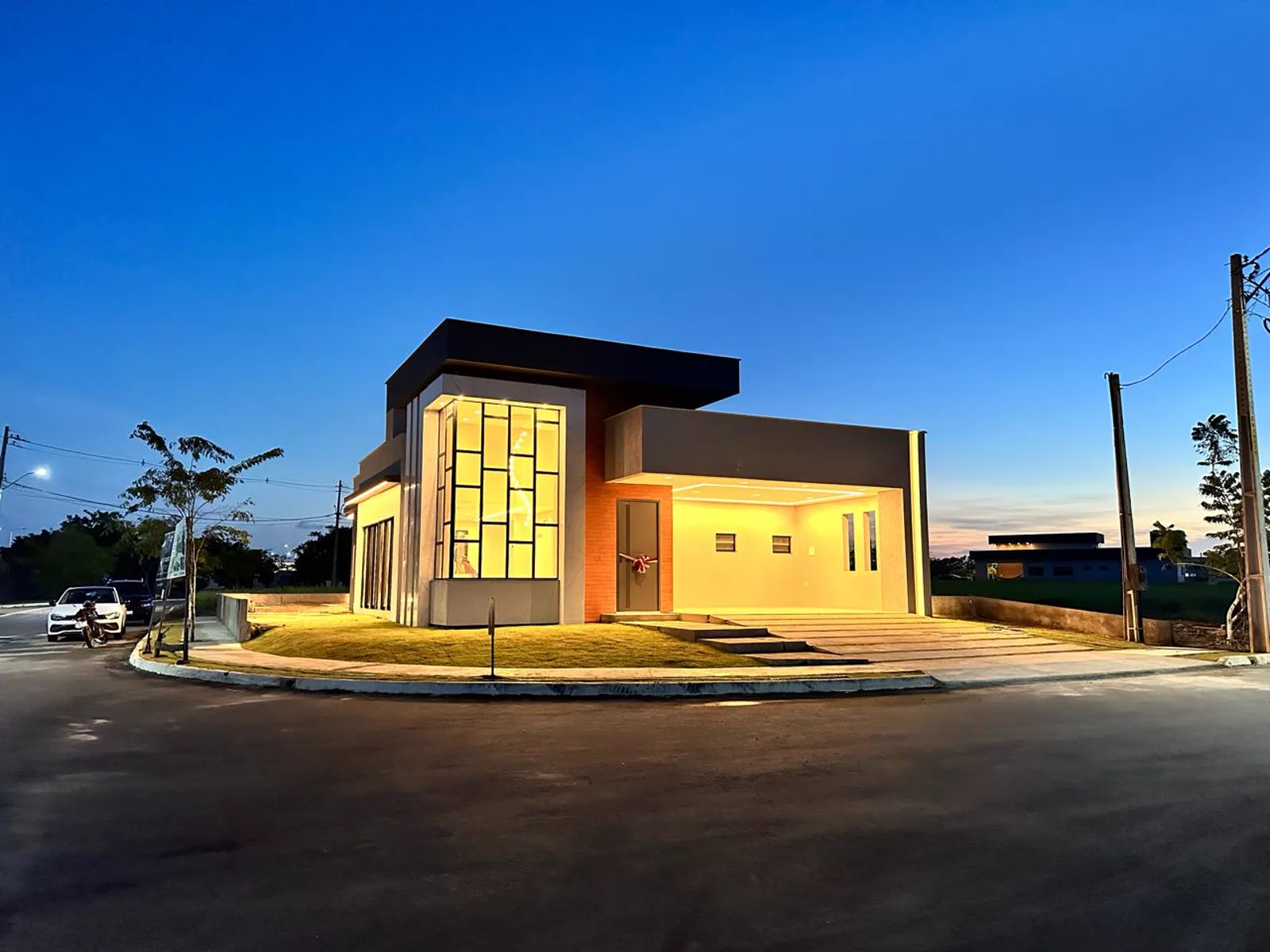 Casa alto padrão 308 m² com 06 suítes e piscina